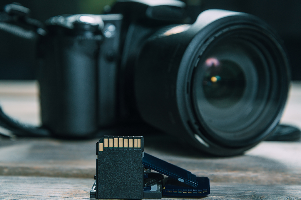 Digital photo camera and memory cards
